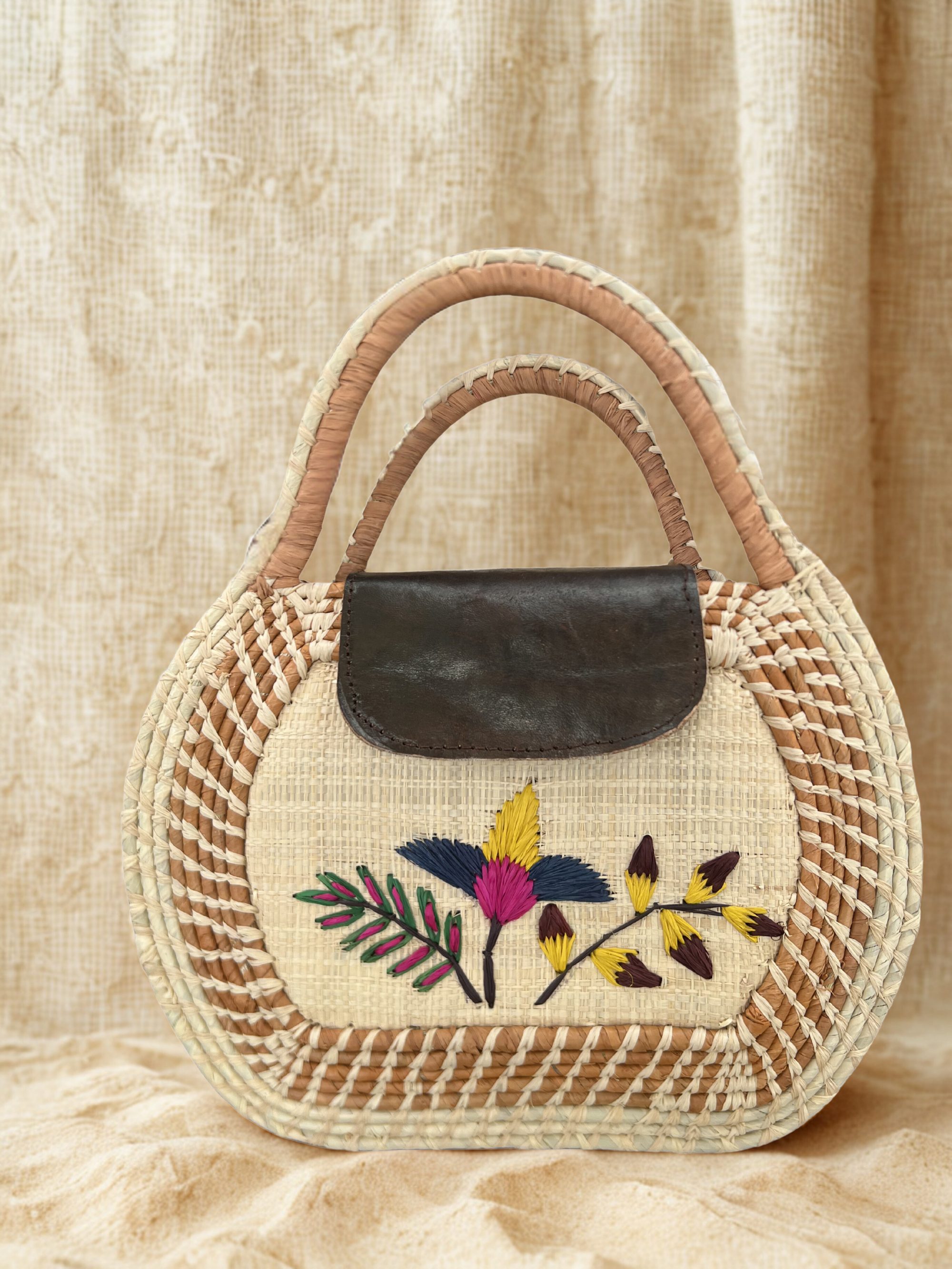Small raffia crossbody for premium brand