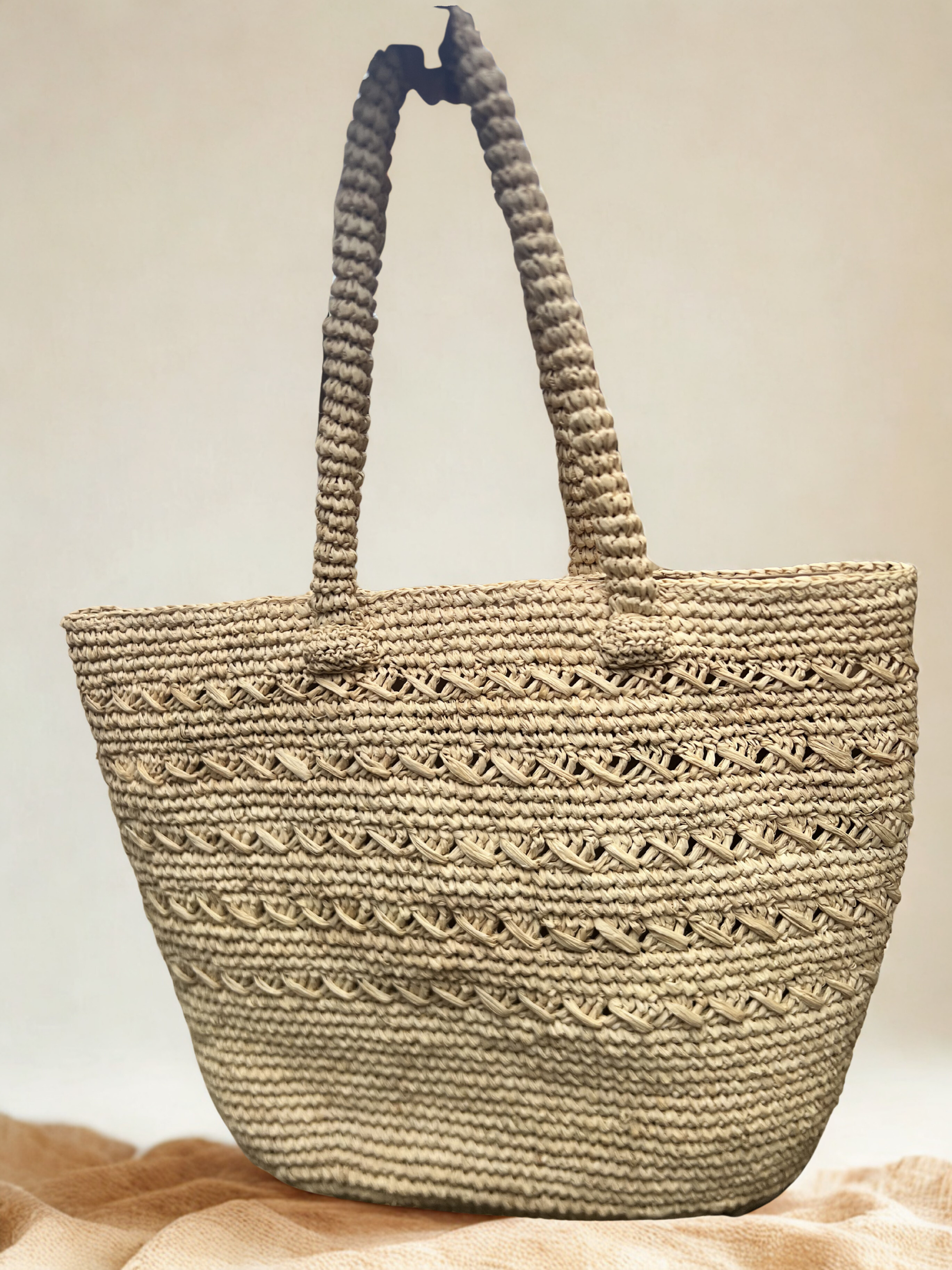 Bolso cubo de rafia a ganchillo