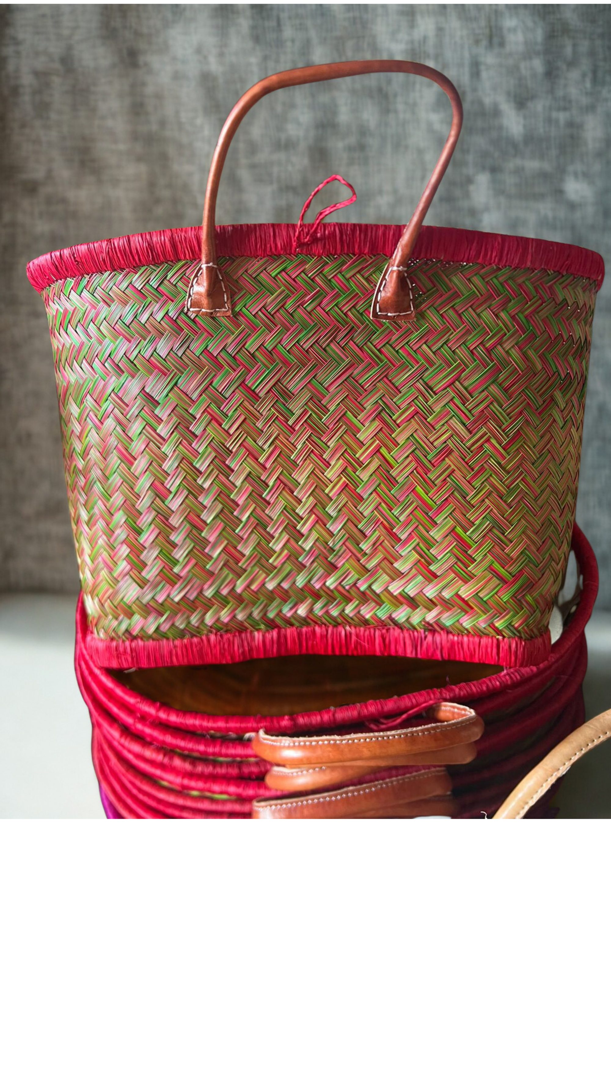 Eco-conscious jute shopping bag